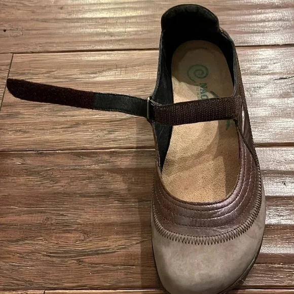 NAOT Kirei Mary Jane Suede Flats with Leather Uppers Size 6.5 - Picture 4 of 9